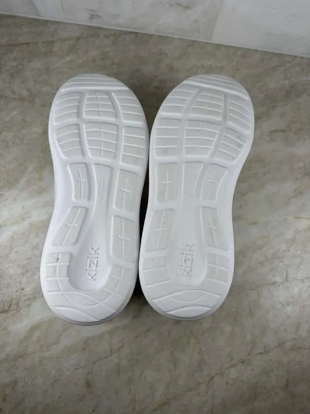 Kizik Cream Knit Hands Free Sneakers Women’s 7